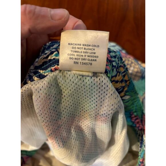 Vineyard Vines swim suit tropical trunks bathing suit sz Medium 7 inch inseam - Picture 6 of 8